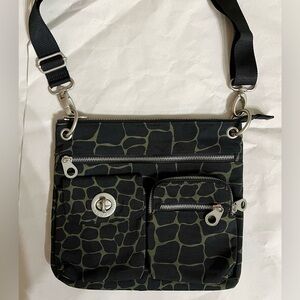 BAGGALLINI OLIVE GREEN & BLACK GIRAFFE PRINT ‘SYDNEY’ CROSSBODY NWOT